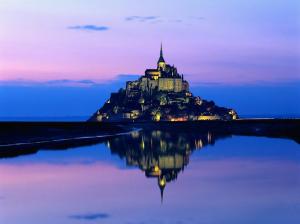 Le Mont Saint Michel et son archange, une belle journée en perspective