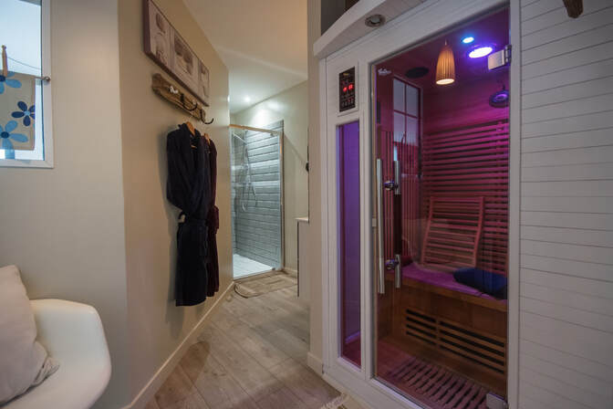 Sauna privatif dans votre salle de bain, votre espace bien-être ! Maisons de Victoire Binic